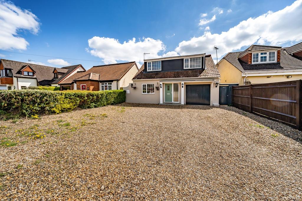 Firs Road, Tilehurst, Reading, RG31 5 bed chalet for sale £661,500