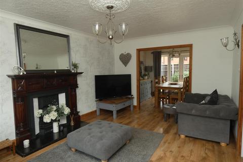19 Telmah Close, Stretton, Burton-on-trent, DE13 0EF