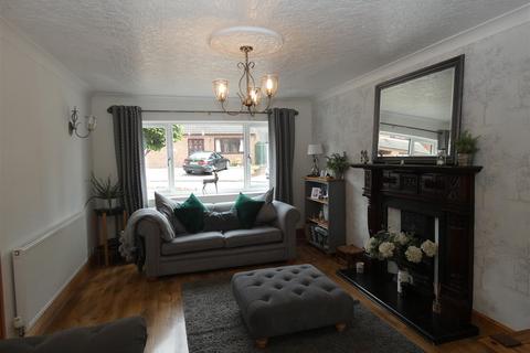 19 Telmah Close, Stretton, Burton-on-trent, DE13 0EF