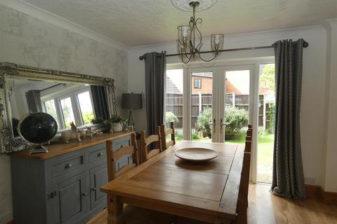 19 Telmah Close, Stretton, Burton-on-trent, DE13 0EF