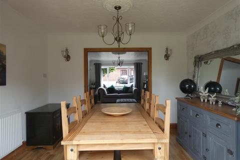 19 Telmah Close, Stretton, Burton-on-trent, DE13 0EF