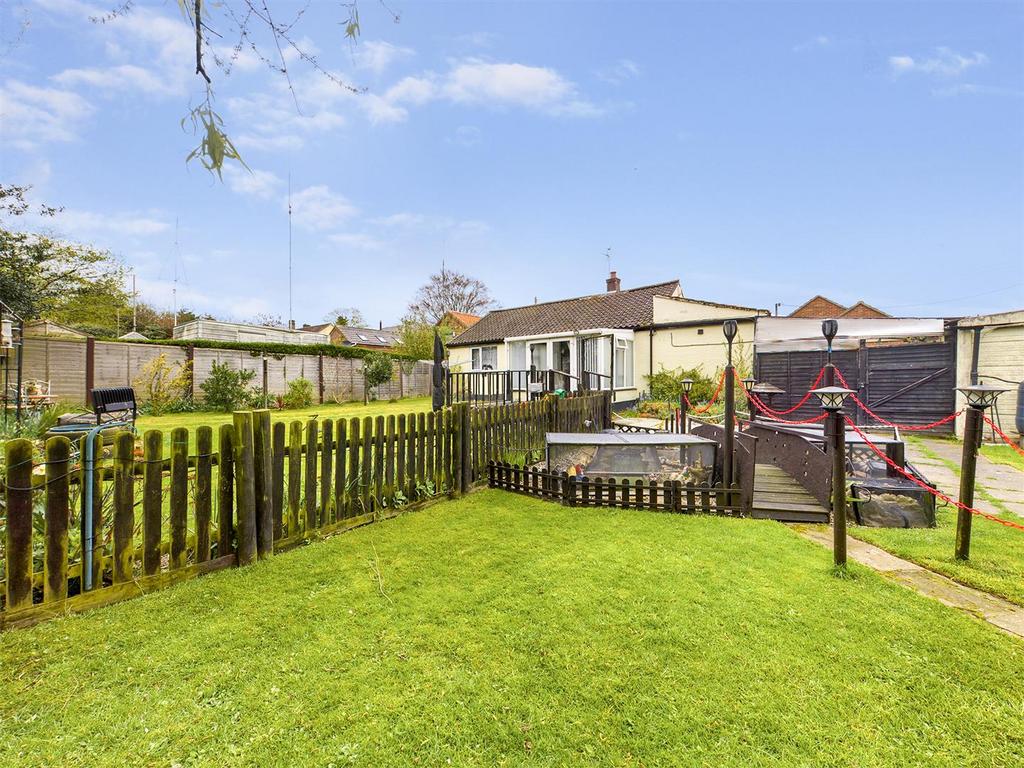 Thorpe Road, Southrepps, Norwich 2 bed detached bungalow for sale £