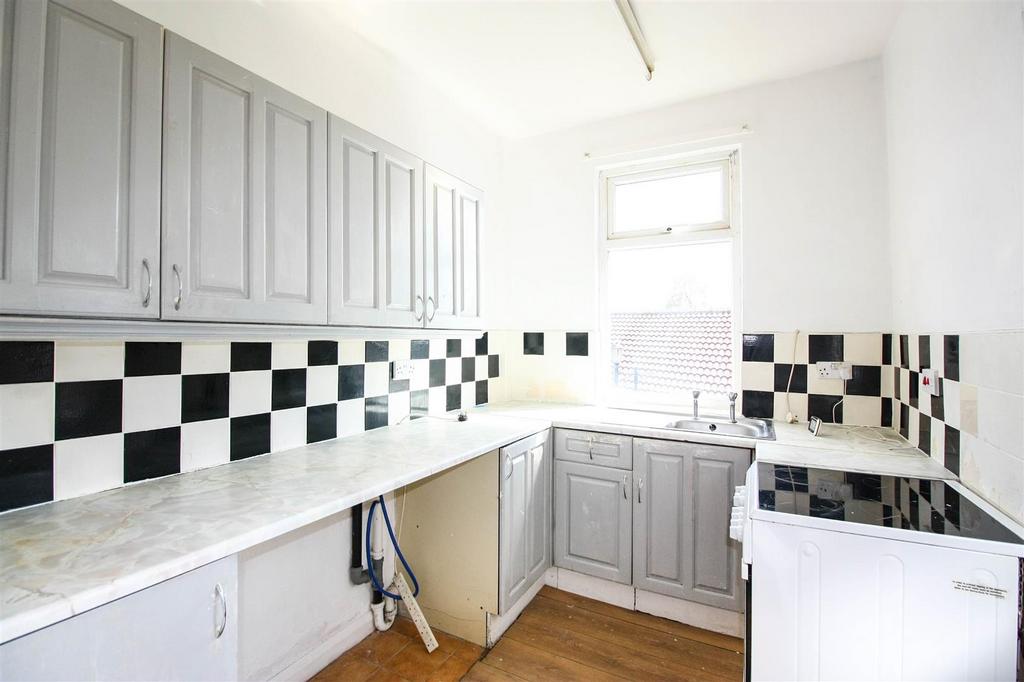 West Street, Hoyland, Barnsley 2 bed terraced house £85,000