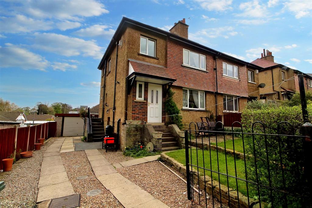 Springfield Avenue, Clayton West, Huddersfield, HD8 9HJ 3 bed semi