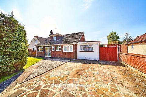 4 bedroom detached bungalow for sale - Potash Road, Billericay, CM11