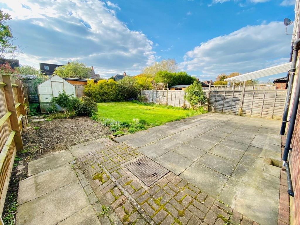 Foxes Way, Warwick 3 bed semidetached house for sale £379,950