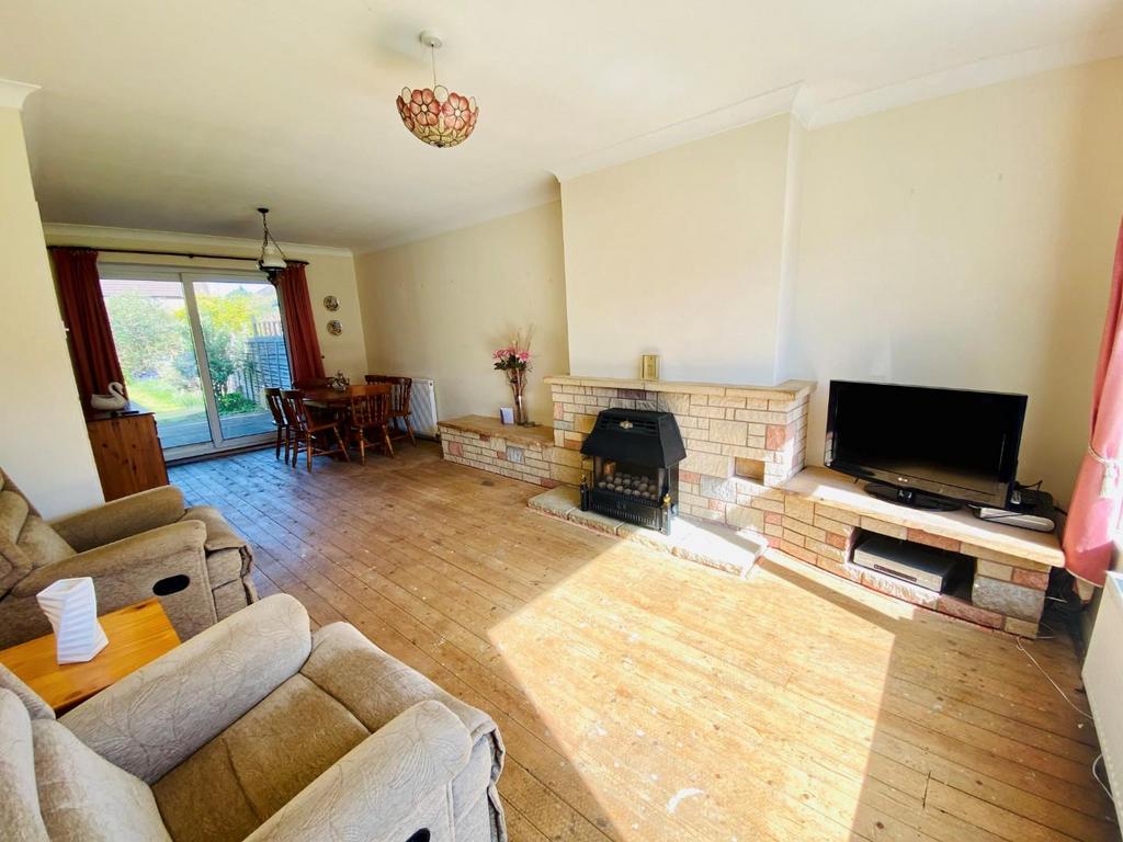 Foxes Way, Warwick 3 bed semidetached house for sale £379,950