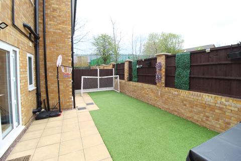 3 bedroom mews for sale, Kensington Grove, Glossop