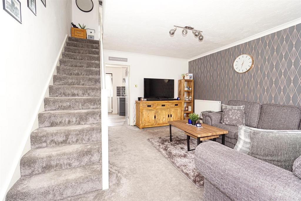 Inglewood Gardens, St. Leonardsonsea 2 bed end of terrace house for