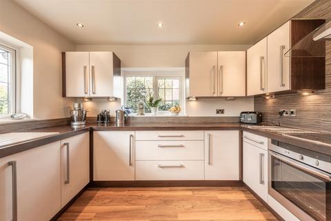 4 Knighton Close, Sutton Coldfield, B74 4BA