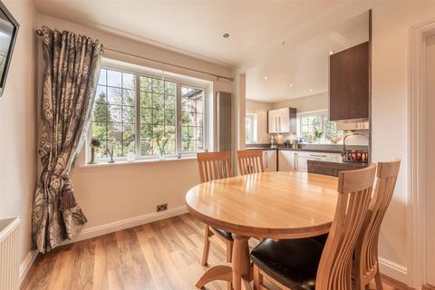 4 Knighton Close, Sutton Coldfield, B74 4BA