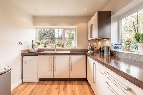 4 Knighton Close, Sutton Coldfield, B74 4BA