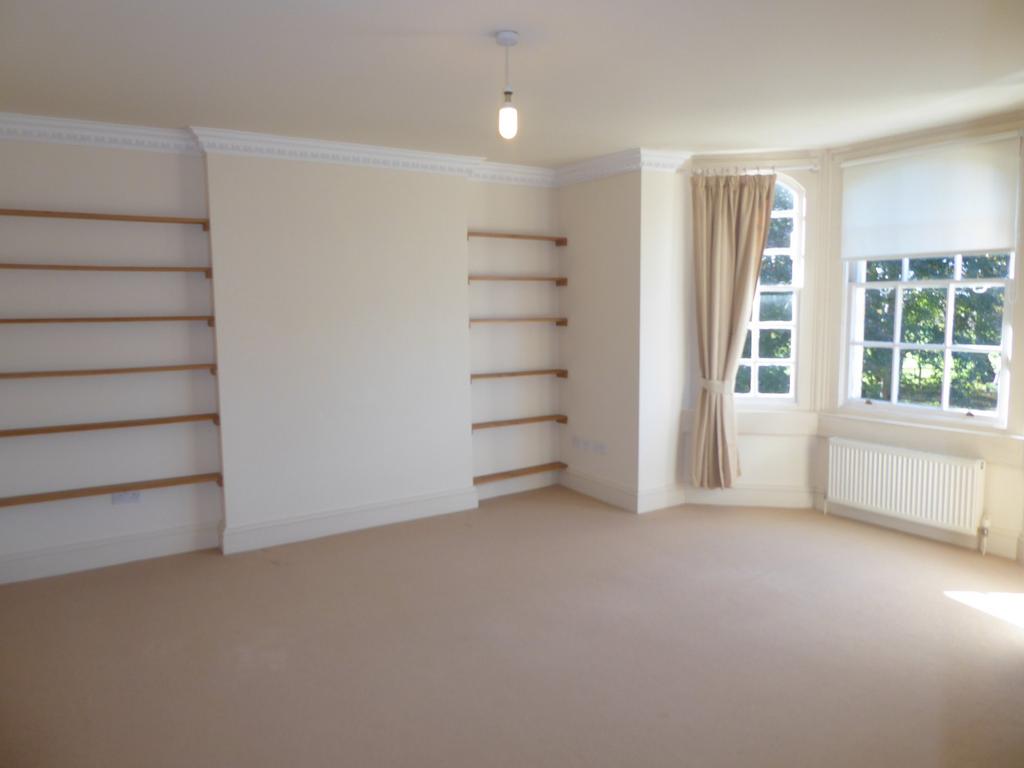 Dining room/bedroom