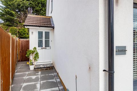 2 bedroom semi-detached house for sale, Willow Close, Doddinghurst, Brentwood