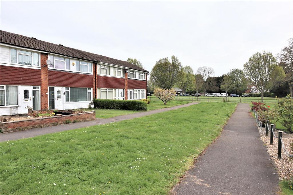 Clarkes Way, Houghton Regis, Bedfordshire 3 bed end of terrace house