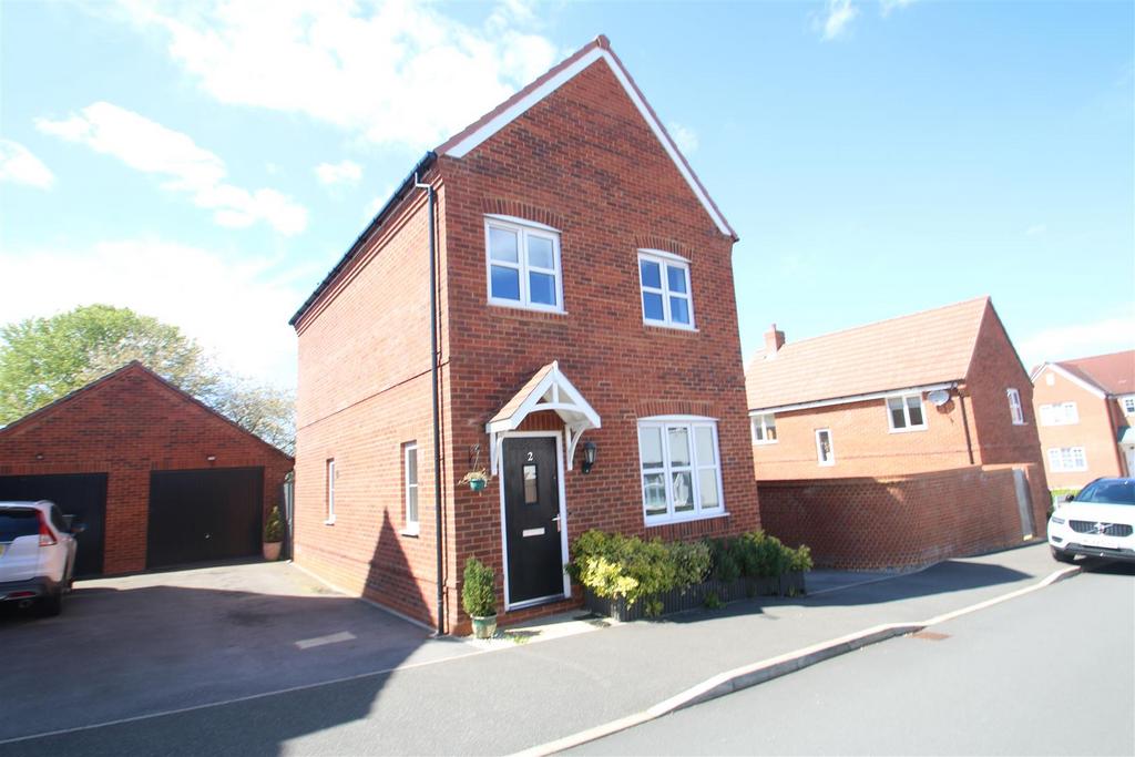 Millenium Drive, Amesbury, Salisbury 3 bed detached house £350,000