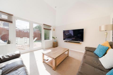 35 Thorncliffe View, Chapeltown, Sheffield, S35 3XU