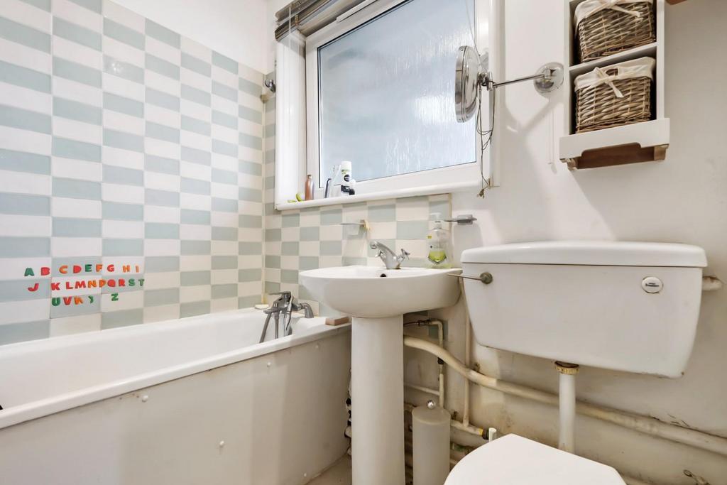 Flat 17, Headcorn - BQBf PFV3t Sox GHB4g Mf K.jpg