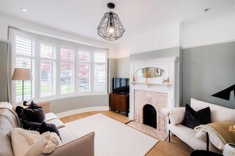 8 Ainslie Wood Crescent, London, E4 9DB