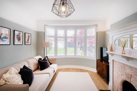 8 Ainslie Wood Crescent, London, E4 9DB
