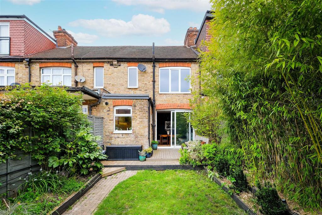 8 Anslie wood crescent ext-6.jpg