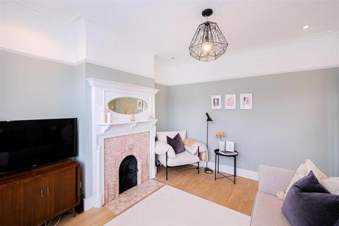 8 Ainslie Wood Crescent, London, E4 9DB