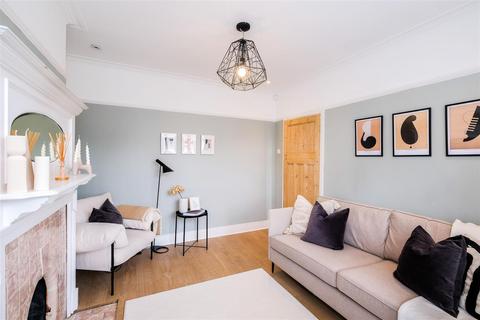 8 Ainslie Wood Crescent, London, E4 9DB