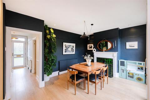 8 Ainslie Wood Crescent, London, E4 9DB