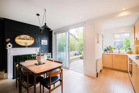 8 Ainslie Wood Crescent, London, E4 9DB
