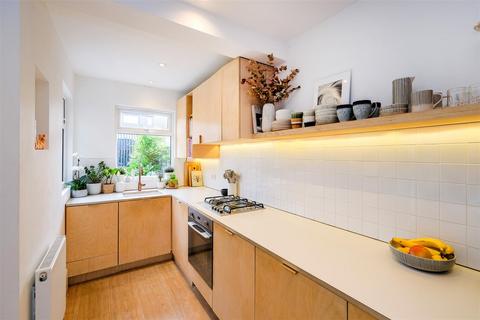 8 Ainslie Wood Crescent, London, E4 9DB