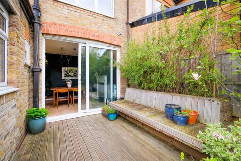 8 Ainslie Wood Crescent, London, E4 9DB