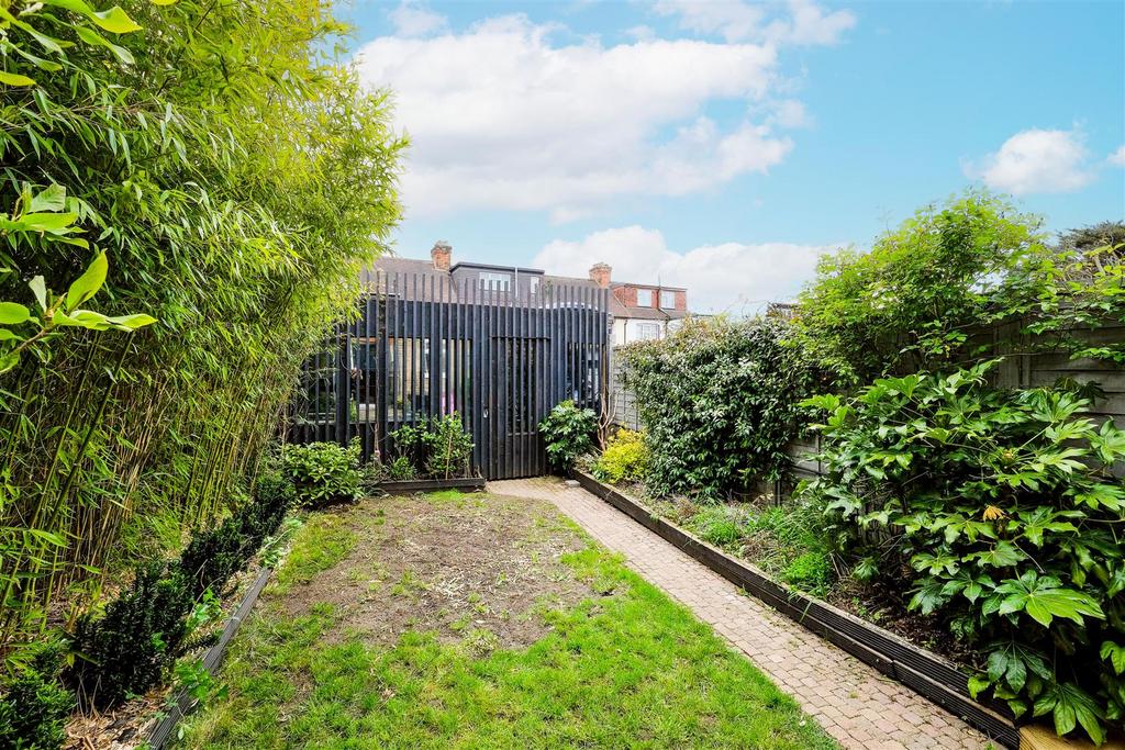 8 Anslie wood crescent ext-1.jpg