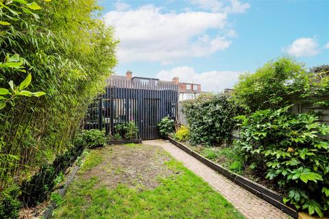 8 Ainslie Wood Crescent, London, E4 9DB