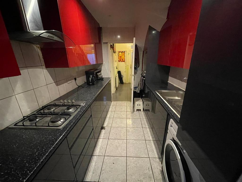 Crispin Road, Edgware 3 bed terraced house for sale £470,000