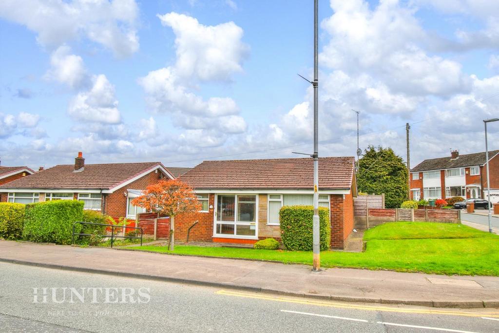 Middleton Road, Heywood OL10 3 bed detached bungalow for sale £240,000
