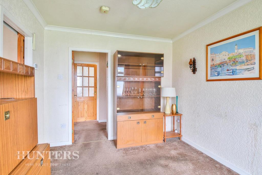 Bedroom/Dining Room