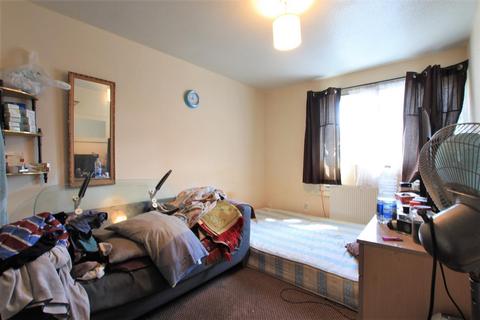 18 Laurel Gardens, Hounslow, TW4 6AQ