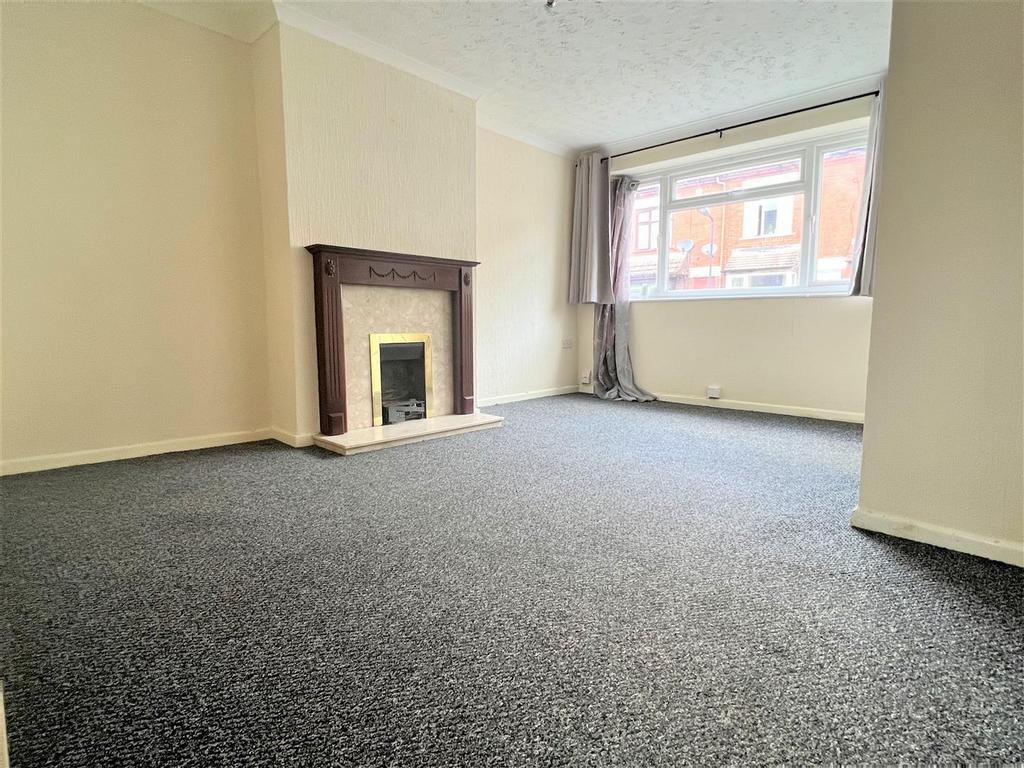 Stanley Road, Nuneaton, Warwickshire 3 bed terraced house £700 pcm (£