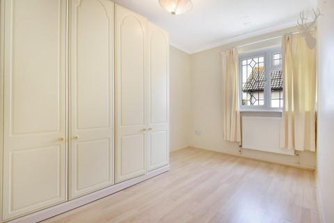 21 Trafford Close, Ilford, IG6 3DQ