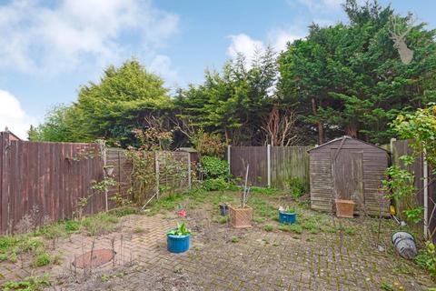 21 Trafford Close, Ilford, IG6 3DQ
