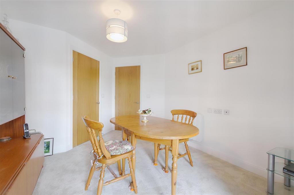 8547670-interior10.JPG