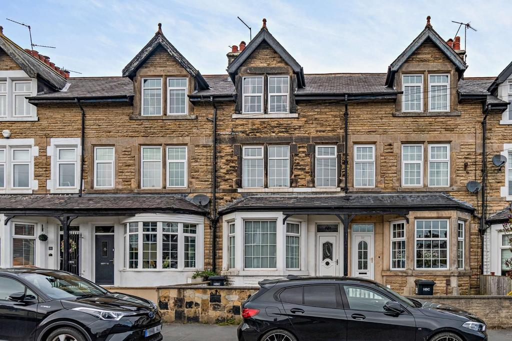King Edwards Drive, Harrogate, HG1 4HA 4 bed terraced house £280,000