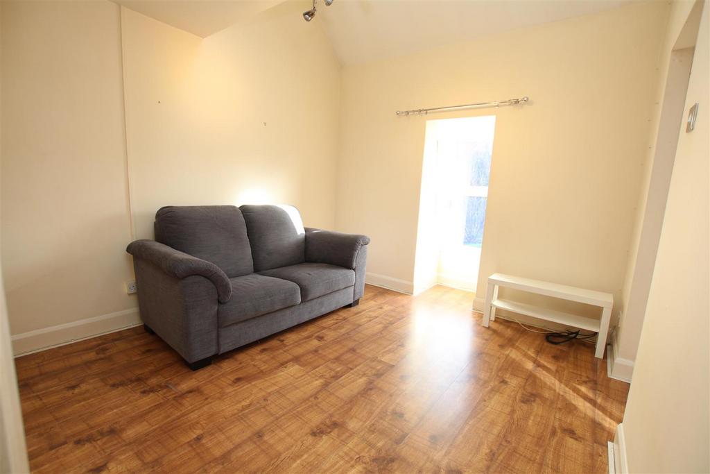 Heatherbank Close, Crayford, Kent 1 bed apartment £1,100 pcm (£254 pw)