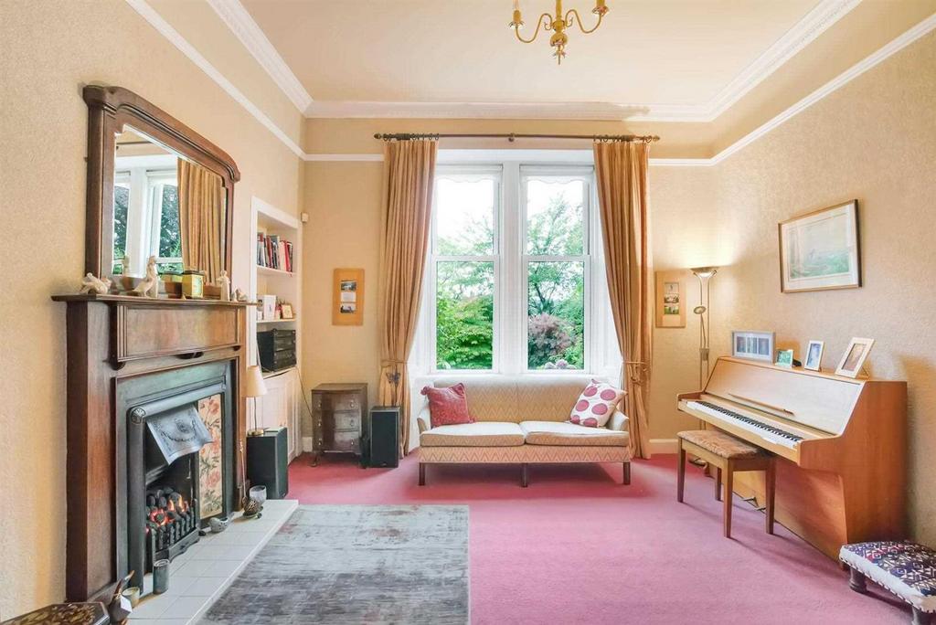 6 Walker Terrace,Tillicoultry FK13 6EE 3 bed semidetached house for sale £280,000