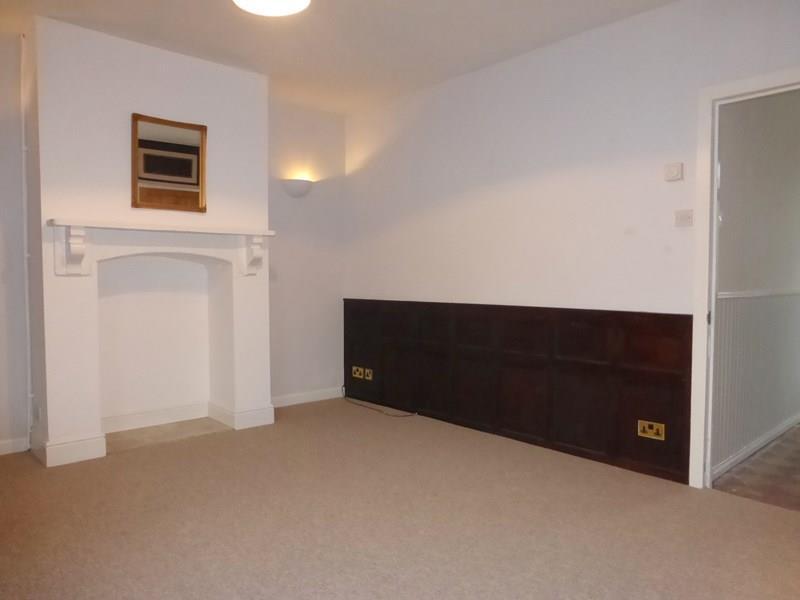 Cambria Road Evesham 3 bed house £925 pcm (£213 pw)