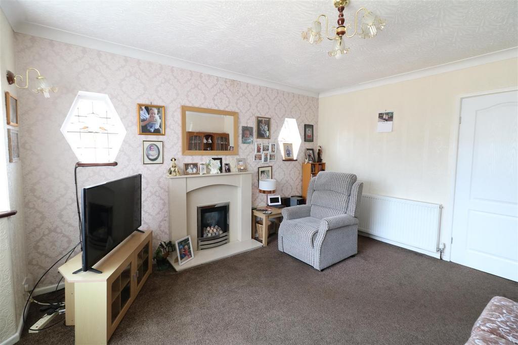 Sidcot Place, Sneyd Green, StokeOnTrent 2 bed detached bungalow for