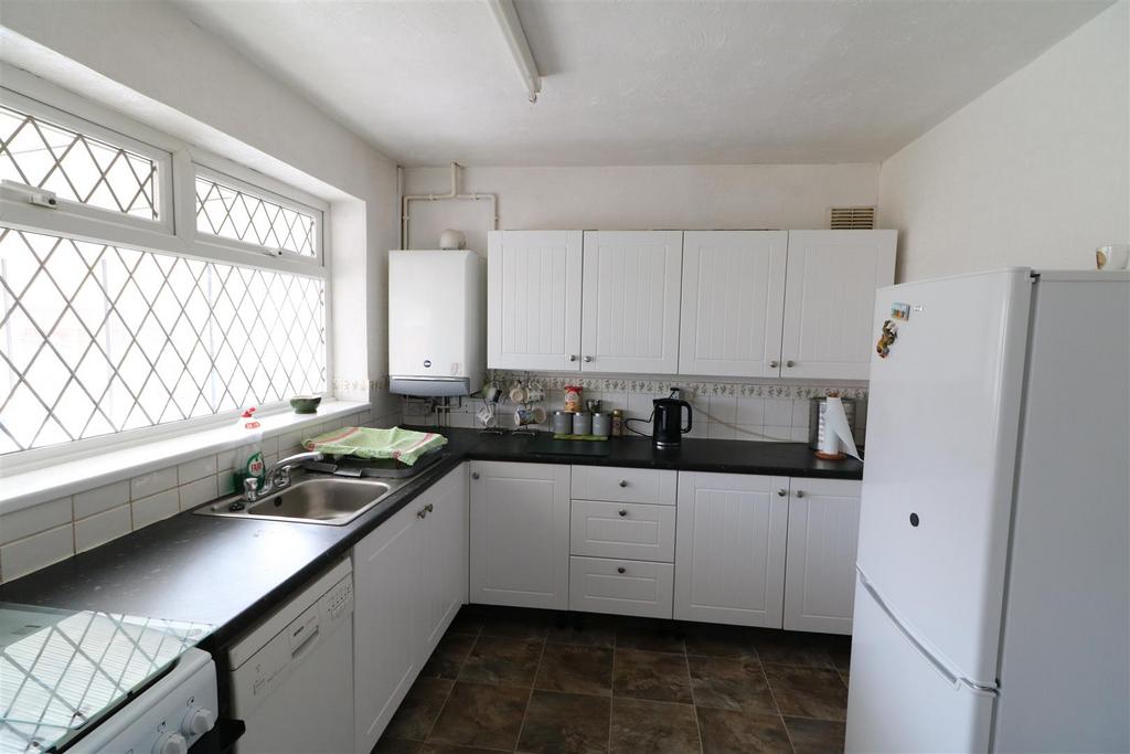 Sidcot Place, Sneyd Green, StokeOnTrent 2 bed detached bungalow for