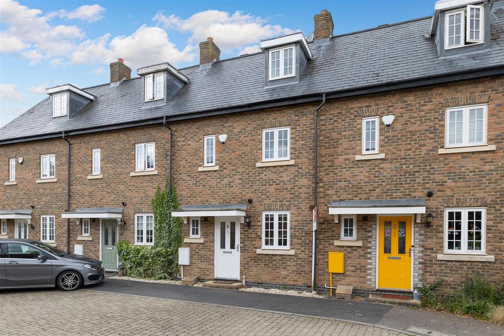Salisbury Close, Fairfield, SG5 4FL 3 bed terraced house for sale £