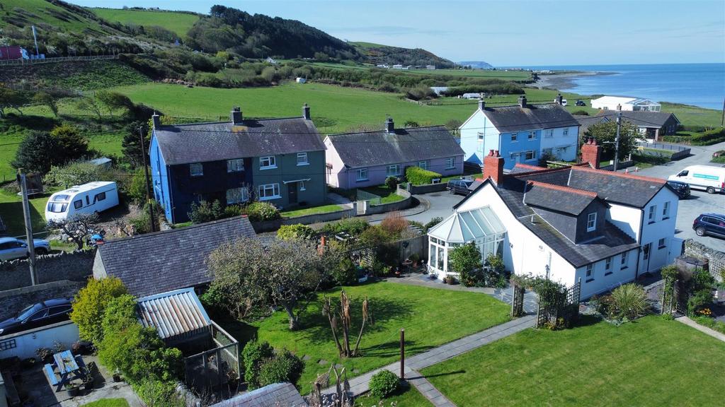 Walking distance to the Sea, Aberarth, Aberaeron 4 bed detached house