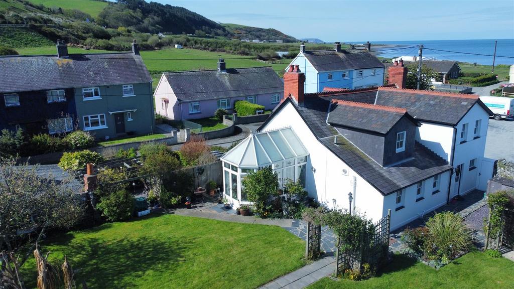 Walking distance to the Sea, Aberarth, Aberaeron 4 bed detached house